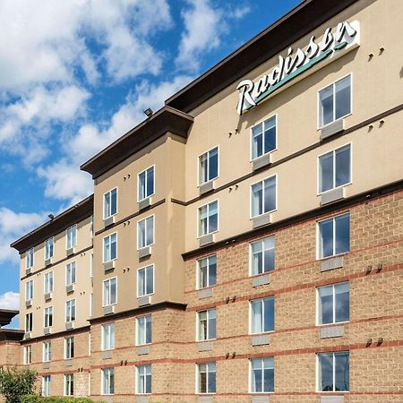 Radisson Hotel & Suites Fort McMurray Exterior foto