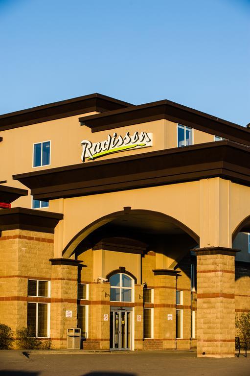 Radisson Hotel & Suites Fort McMurray Exterior foto