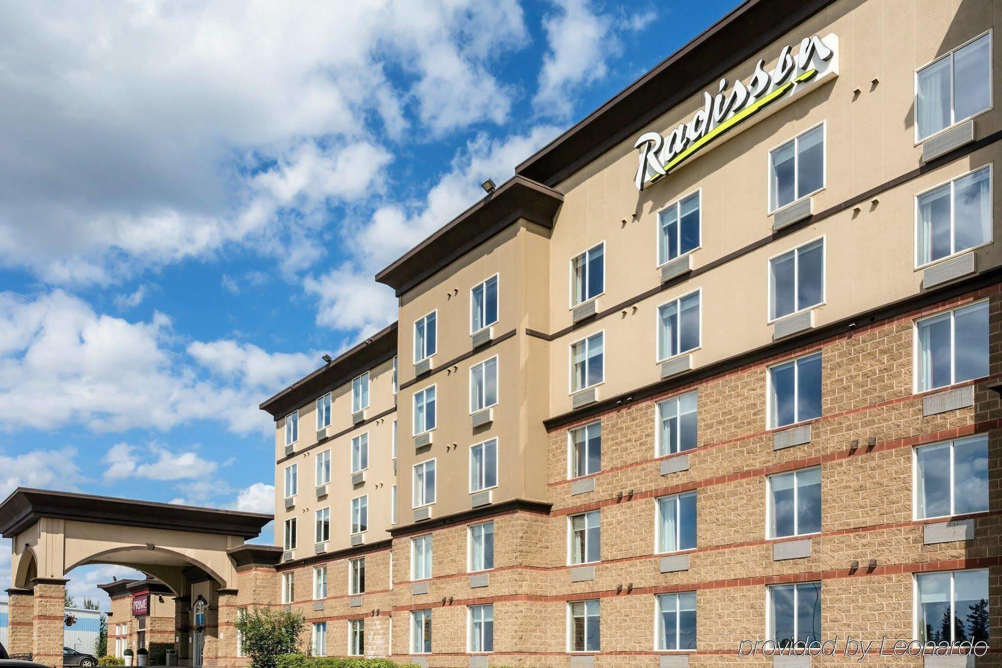 Radisson Hotel & Suites Fort McMurray Exterior foto